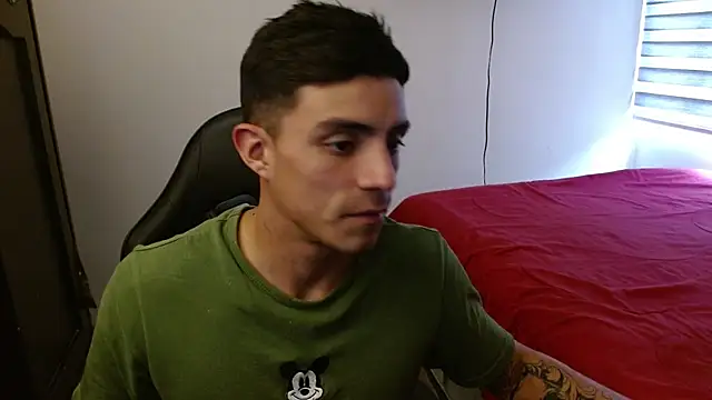 Snapshot of kv___xxx_ chatting on October 15, 2025, 8:06 pm kv   xxx  online show from October 15, 2025, 8:06 pm