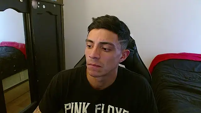 Snapshot of kv___xxx_ chatting on October 8, 2025, 7:47 pm kv   xxx  online show from October 8, 2025, 7:47 pm