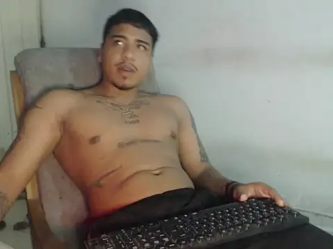 camiloacosta321 online show from November 11, 2025, 7:03 am