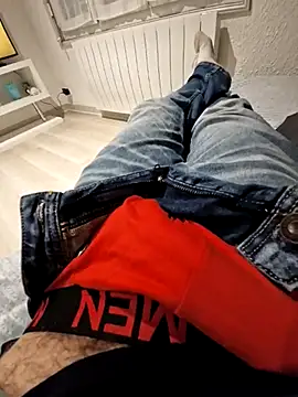 Snapshot of Landryyyyy chatting on February 26, 2025, 7:32 pm Landryyyyy online show from February 26, 2025, 7:32 pm