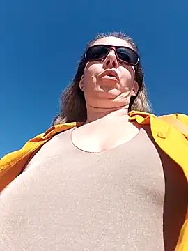 Snapshot of uber_babe chatting on February 6, 2026, 12:12 pm uber babe online show from February 6, 2026, 12:12 pm