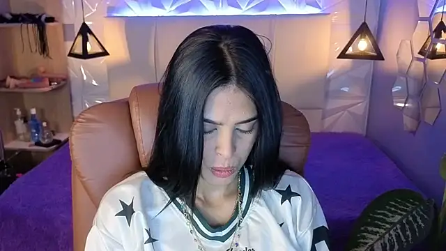 Snapshot of AlessiaVal_ chatting on December 18, 2025, 5:28 pm AlessiaVal online show from December 18, 2025, 5:28 pm