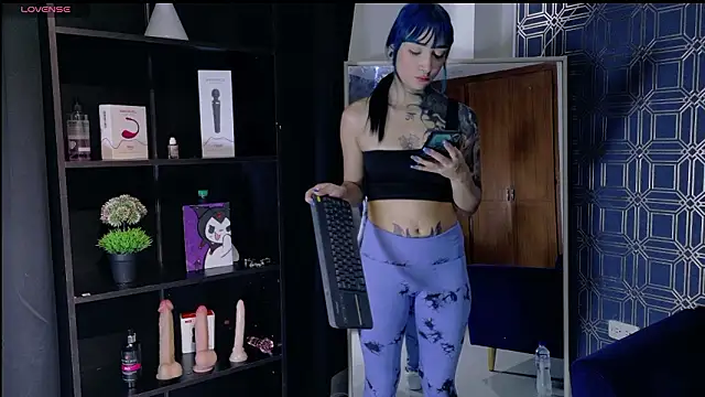 yulianademond66 online show from March 4, 2026, 2:36 pm