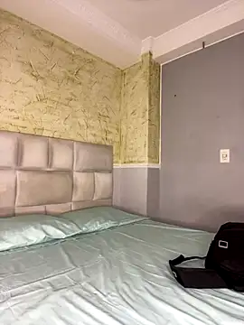 HannaRhodes online show from October 30, 2025, 1:53 pm