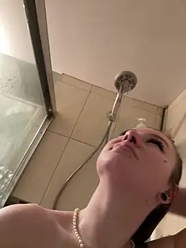 sluttysmiley online show from December 16, 2025, 8:07 am