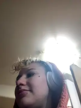 sluttysmiley online show from December 14, 2025, 8:42 am