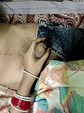 Snapshot of QUEEN-X-CPL chatting on March 3, 2025, 5:52 pm QUEEN-X-CPL online show from March 3, 2025, 5:52 pm