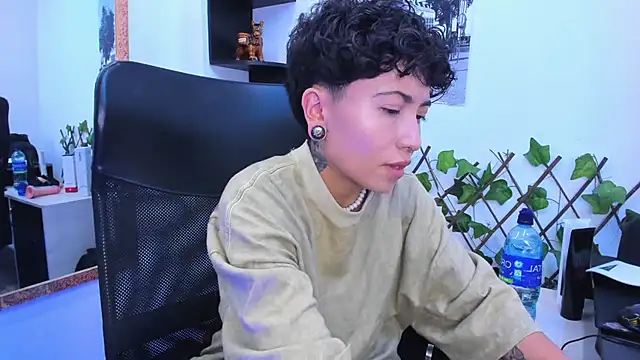 Snapshot of Im_Mathias chatting on November 23, 2025, 4:00 am Im Mathias online show from November 23, 2025, 4:00 am