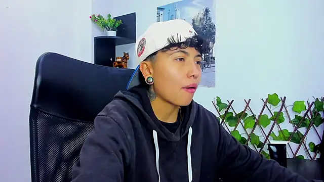 Snapshot of Im_Mathias chatting on November 8, 2025, 4:16 am Im Mathias online show from November 8, 2025, 4:16 am