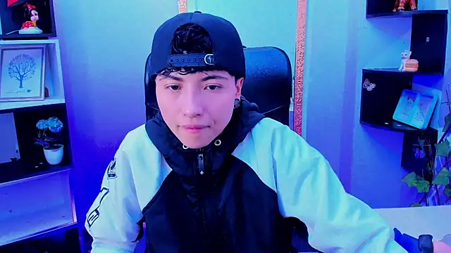 Snapshot of Im_Mathias chatting on November 25, 2025, 2:45 am Im Mathias online show from November 25, 2025, 2:45 am