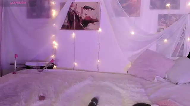 Luna-Chann online show from December 18, 2025, 9:18 pm