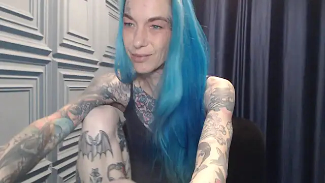 Snapshot of RavenryderUK chatting on April 10, 2026, 9:33 pm RavenryderUK online show from April 10, 2026, 9:33 pm