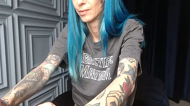 Snapshot of RavenryderUK chatting on April 16, 2026, 10:16 am RavenryderUK online show from April 16, 2026, 10:16 am