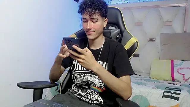 Snapshot of johnny_cagee chatting on November 14, 2025, 4:05 am johnny cagee online show from November 14, 2025, 4:05 am