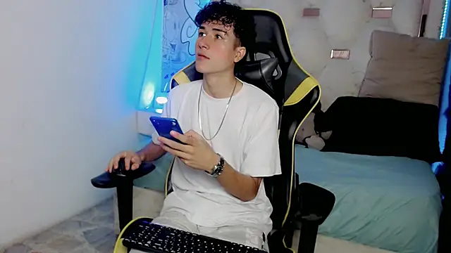 Snapshot of johnny_cagee chatting on December 14, 2025, 3:57 am johnny cagee online show from December 14, 2025, 3:57 am