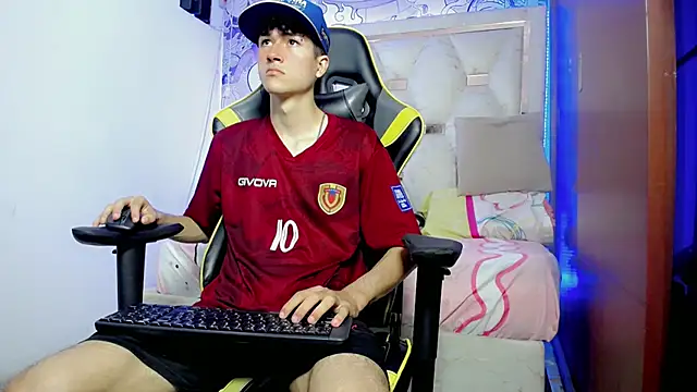 Snapshot of johnny_cagee chatting on November 26, 2025, 4:23 am johnny cagee online show from November 26, 2025, 4:23 am