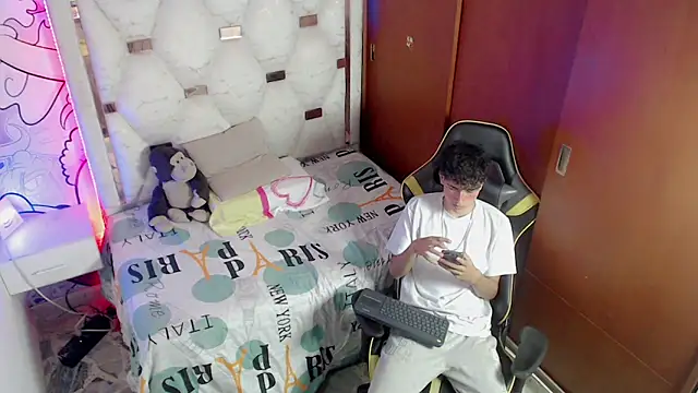 Snapshot of johnny_cagee chatting on November 15, 2025, 3:54 am johnny cagee online show from November 15, 2025, 3:54 am