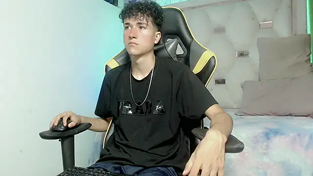 Snapshot of johnny_cagee chatting on November 12, 2025, 5:00 am johnny cagee online show from November 12, 2025, 5:00 am