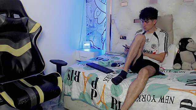 Snapshot of johnny_cagee chatting on November 17, 2025, 5:33 am johnny cagee online show from November 17, 2025, 5:33 am