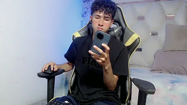 Snapshot of johnny_cagee chatting on November 11, 2025, 4:07 am johnny cagee online show from November 11, 2025, 4:07 am