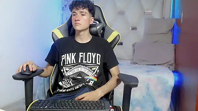 Snapshot of johnny_cagee chatting on November 10, 2025, 6:07 am johnny cagee online show from November 10, 2025, 6:07 am