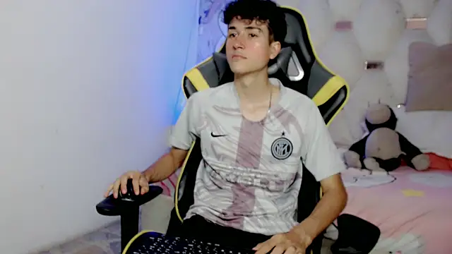 Snapshot of johnny_cagee chatting on November 28, 2025, 6:46 am johnny cagee online show from November 28, 2025, 6:46 am