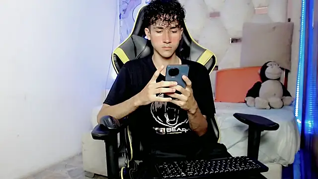 Snapshot of johnny_cagee chatting on November 29, 2025, 4:01 am johnny cagee online show from November 29, 2025, 4:01 am