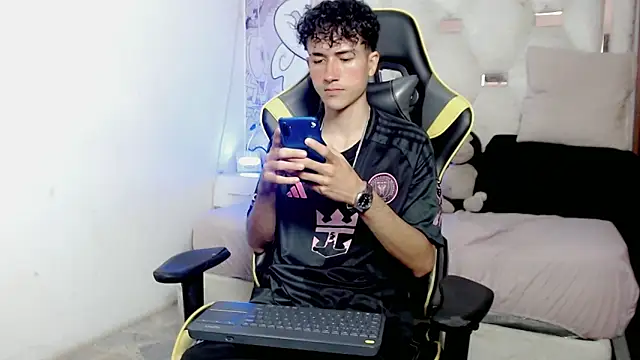 Snapshot of johnny_cagee chatting on January 7, 2026, 4:06 am johnny cagee online show from January 7, 2026, 4:06 am