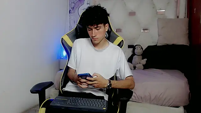 Snapshot of johnny_cagee chatting on January 15, 2026, 3:54 am johnny cagee online show from January 15, 2026, 3:54 am