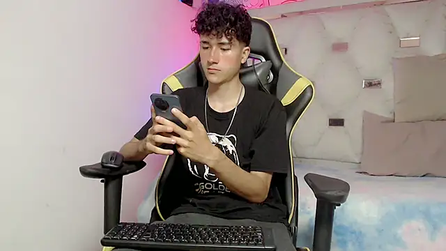 Snapshot of johnny_cagee chatting on November 13, 2025, 4:05 am johnny cagee online show from November 13, 2025, 4:05 am