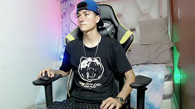 Snapshot of johnny_cagee chatting on October 31, 2025, 3:47 am johnny cagee online show from October 31, 2025, 3:47 am