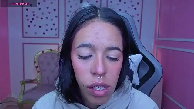 stephania t online show from November 1, 2025, 12:43 pm