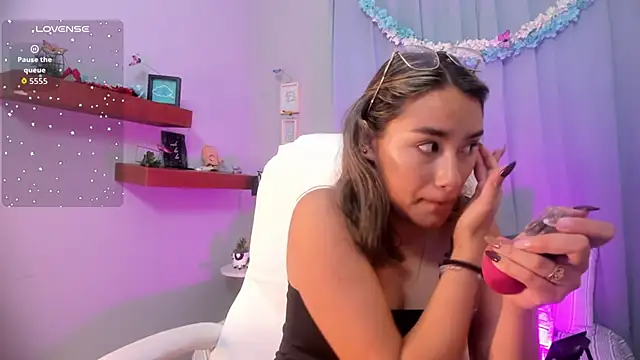  Sophie  miller online show from April 18, 2026, 5:48 pm