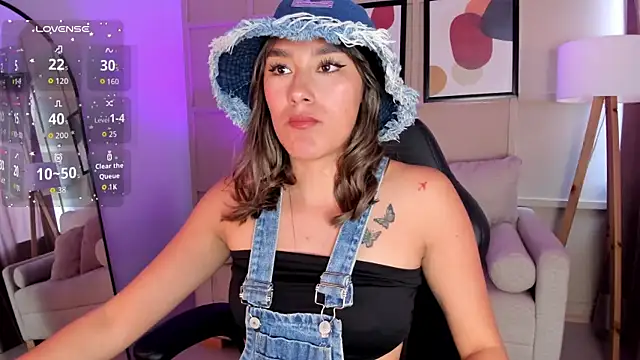  Sophie  miller online show from June 4, 2026, 7:40 pm