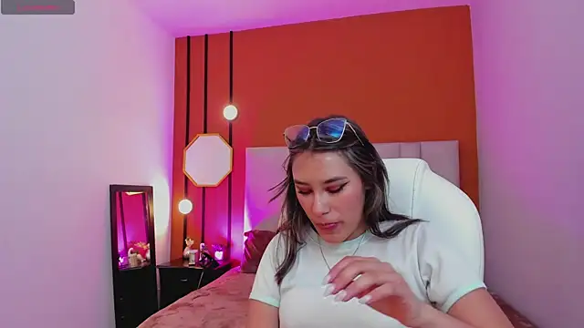  Sophie  miller online show from November 8, 2025, 7:17 pm