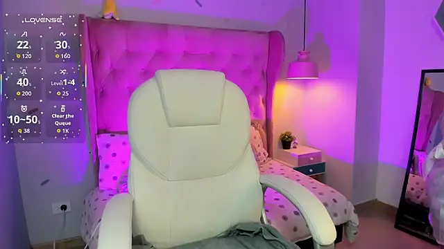  Sophie  miller online show from November 18, 2025, 7:06 pm