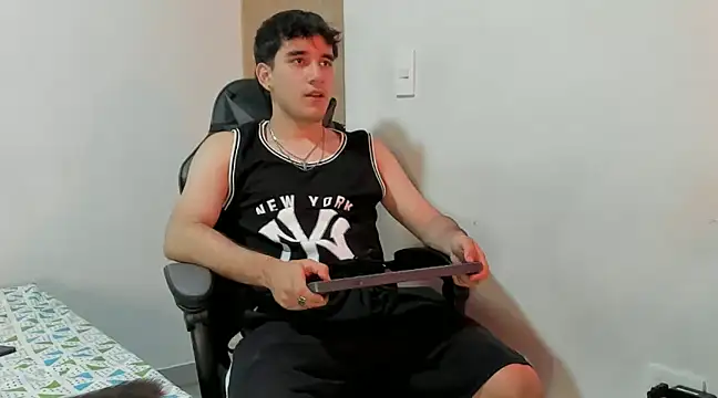 leo030809 online show from December 6, 2024, 11:41 pm