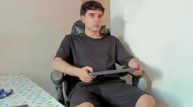 leo030809 online show from December 5, 2024, 2:17 pm