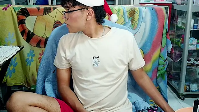 Snapshot of Baby_Cream chatting on December 17, 2024, 8:01 am Baby Cream online show from December 17, 2024, 8:01 am