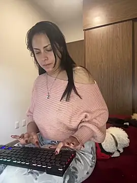 Snapshot of Effyvice13 chatting on December 18, 2025, 1:37 pm Effyvice13 online show from December 18, 2025, 1:37 pm