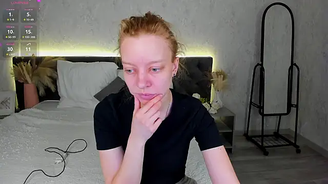 Snapshot of Michelle_Blond chatting on March 5, 2026, 9:28 am Michelle Blond online show from March 5, 2026, 9:28 am