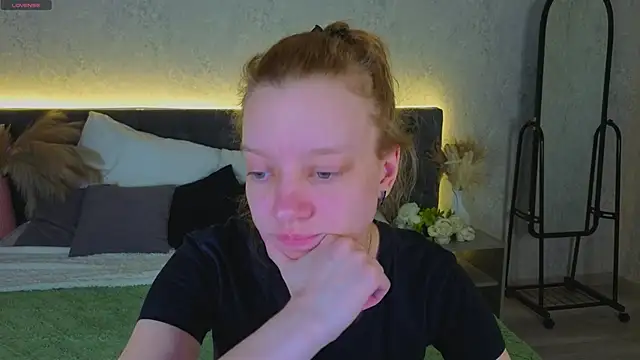 Snapshot of Michelle_Blond chatting on April 5, 2026, 9:38 am Michelle Blond online show from April 5, 2026, 9:38 am