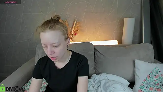 Snapshot of Michelle_Blond chatting on March 21, 2026, 7:53 am Michelle Blond online show from March 21, 2026, 7:53 am