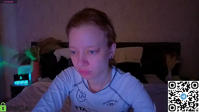 Michelle Blond online show from April 28, 2026, 1:04 am