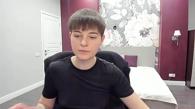 EmiliaYours online show from January 16, 2026, 3:27 pm