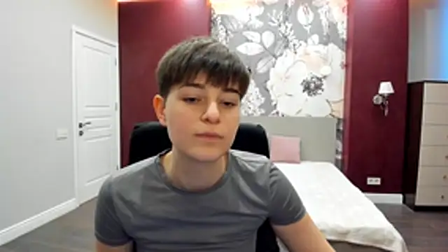 EmiliaYours online show from February 7, 2026, 2:36 pm