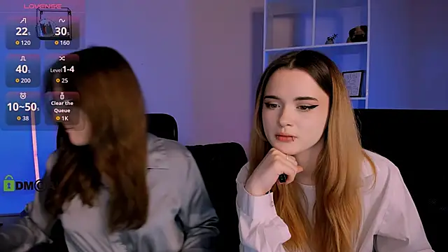 luna berryy online show from December 5, 2025, 8:17 pm