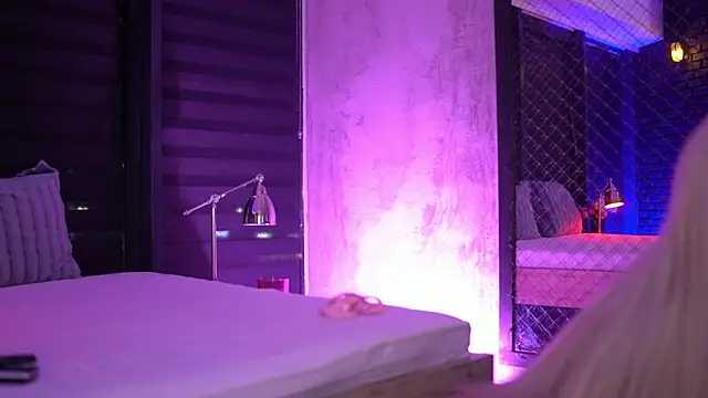 Snapshot of Candy_Ivy chatting on September 10, 2025, 5:45 pm Candy Ivy online show from September 10, 2025, 5:45 pm