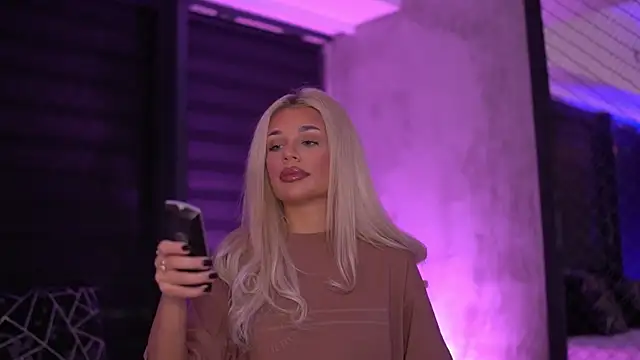 Snapshot of Candy_Ivy chatting on September 25, 2025, 6:03 pm Candy Ivy online show from September 25, 2025, 6:03 pm