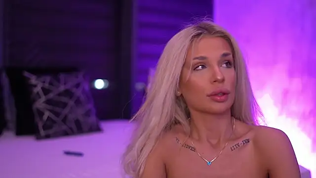 Snapshot of Candy_Ivy chatting on October 10, 2025, 5:03 pm Candy Ivy online show from October 10, 2025, 5:03 pm